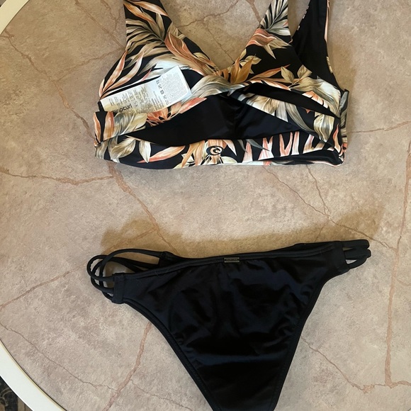 NWOT RipCurl/Oneill bikini - Picture 2 of 2